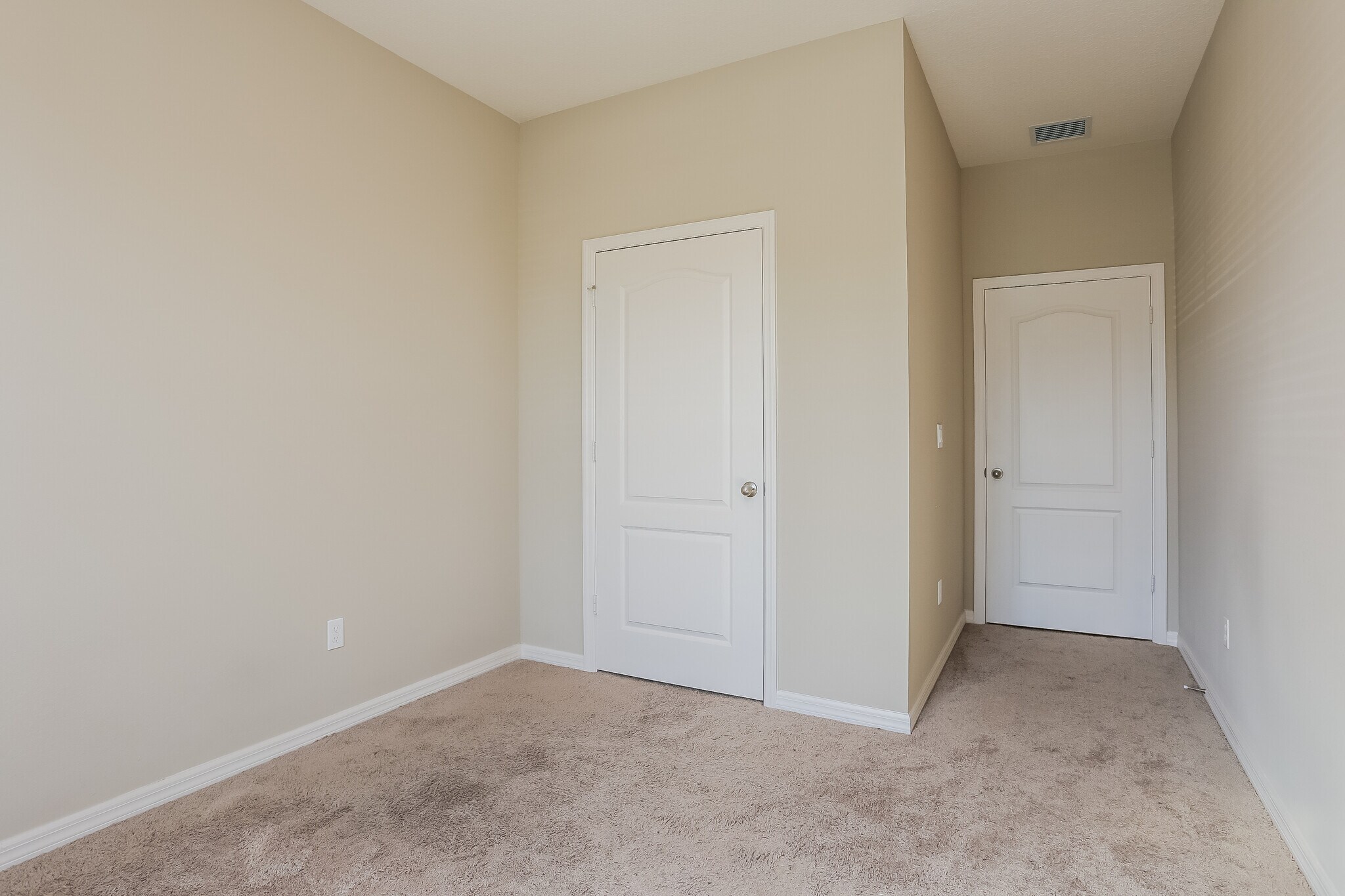 Building Photo - 1715 Party Pl