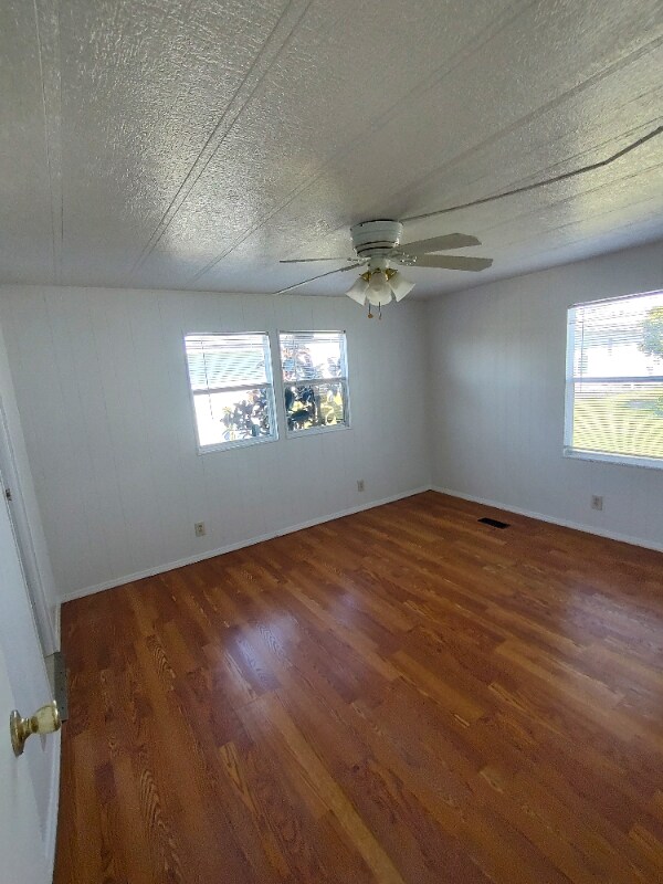 Building Photo - 900 9th Ave E