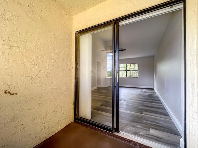 Building Photo - 10288 Turkey Lake Rd