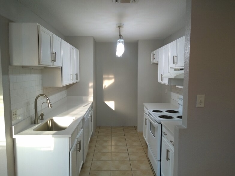 Kitchen - 6306 Green Top Dr