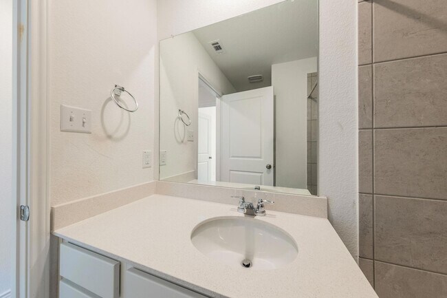 Building Photo - 602 Waterway Ave