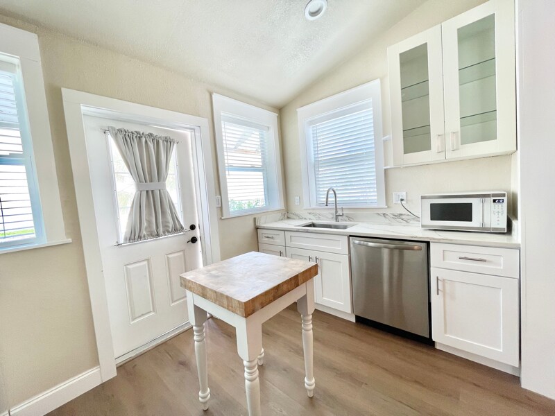 Building Photo - 7700 Boca Ciega Dr