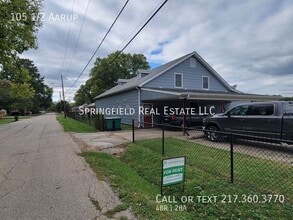 Building Photo - 105 1/2 Aarup-