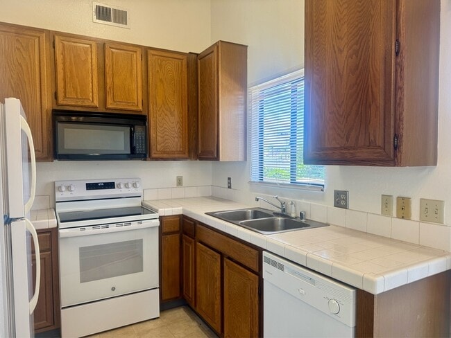 Building Photo - 4576 Hawley Blvd