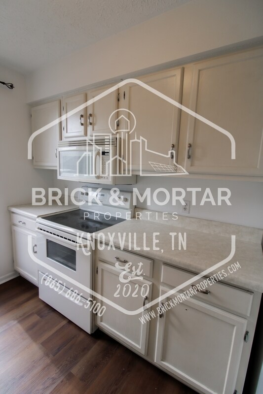 Building Photo - 4003 Valley View Dr NE