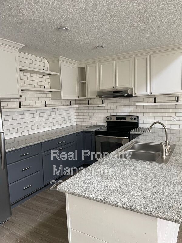 Building Photo - 9621 Siegen Ln