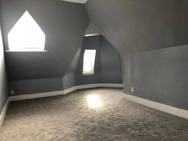 Building Photo - 1741 N Farwell Ave