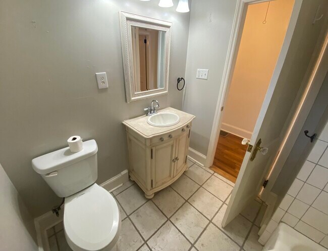 Building Photo - 337 E Boundary Ave SE