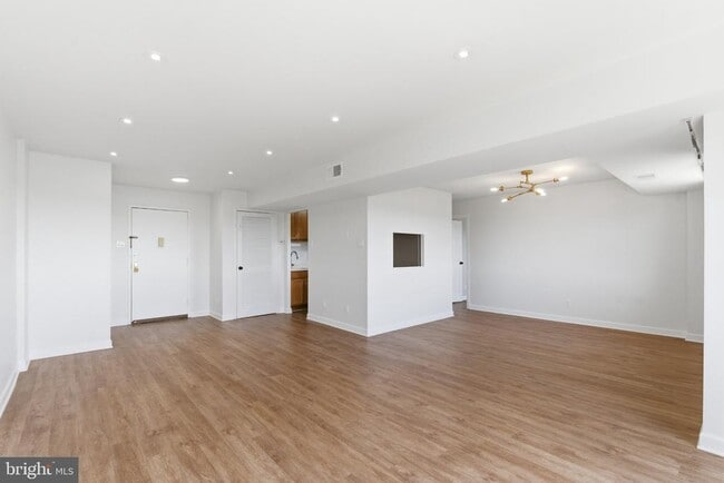 Building Photo - 5340 Holmes Run Pkwy