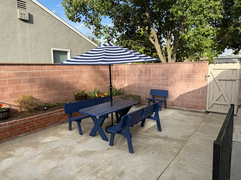 Building Photo - 6015 8th Ave