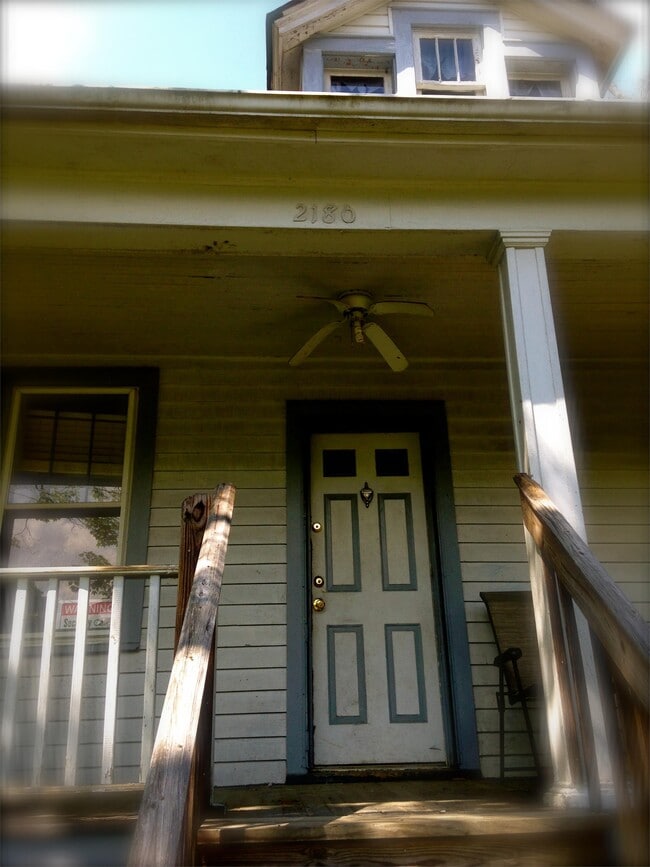 Building Photo - 2180 Champlain St