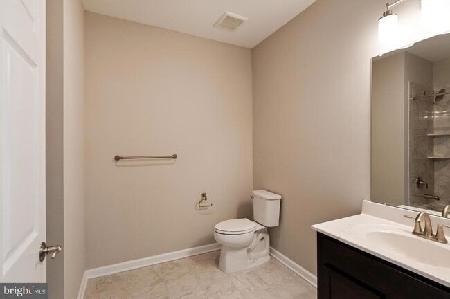 Building Photo - 944 Halifax Pl