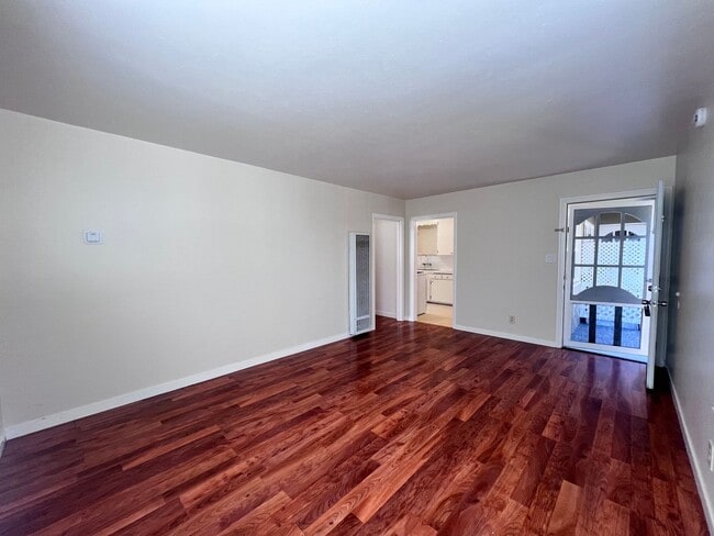Building Photo - BRIGHT & SPACIOUS 1 BEDROOM/1 BATH AVAILABLE TO RENT IN HAYWARD!!!!