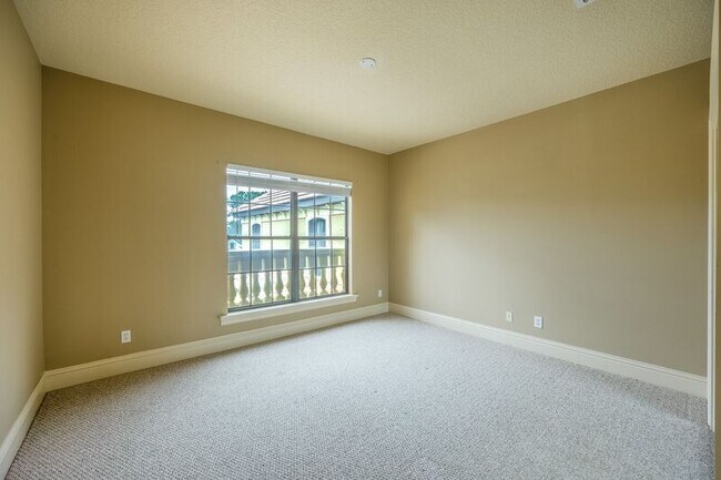 Building Photo - 1605 Kennesaw Dr
