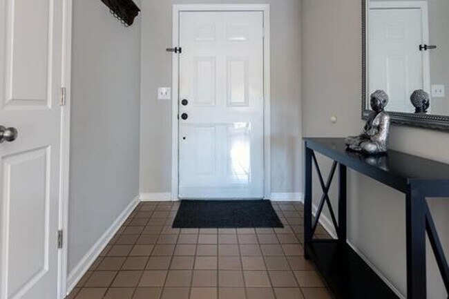 Building Photo - Harpeth Woods Home with Large Fenced in Ya...