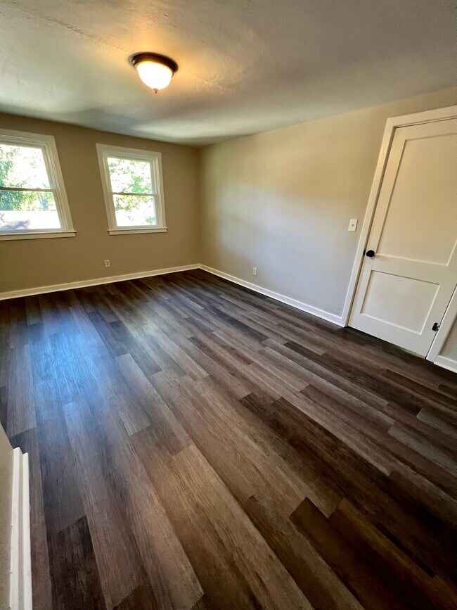 Building Photo - 343 Villa Dr