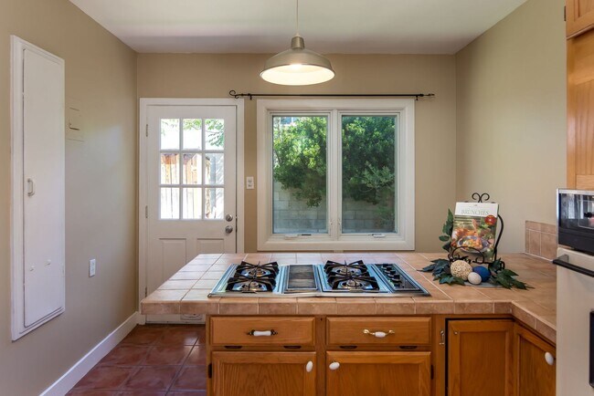 Building Photo - SPRUCE PARK CLASSIC 3 Bedroom  2 Bath 2/STORY 2/CG