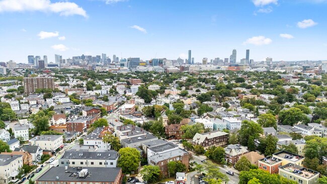 Building Photo - 1433 Cambridge St