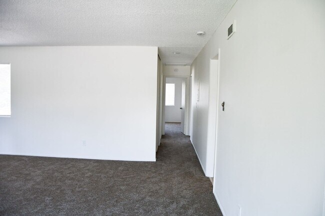 Building Photo - Tularosa (344) West