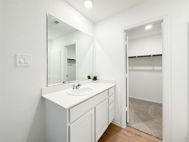 Building Photo - 1444 Las Cuevas Dr