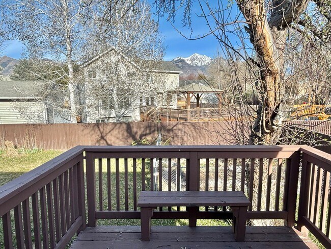 Building Photo - Beautiful Sandy Remodel Near Union Park!