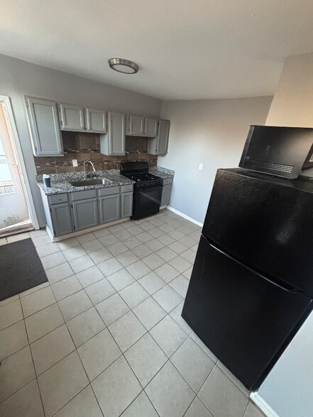 Building Photo - 7657 S Coles Ave