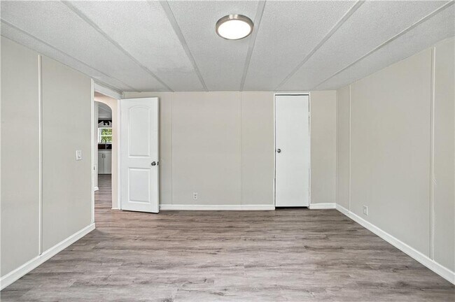 Building Photo - 8155 Knight Ln