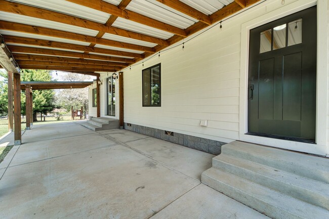 Building Photo - Escape to the Country – Beautiful 3 Bed, 2...