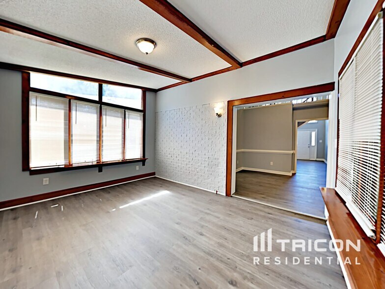 Building Photo - 1112 Thoroughbred Ln