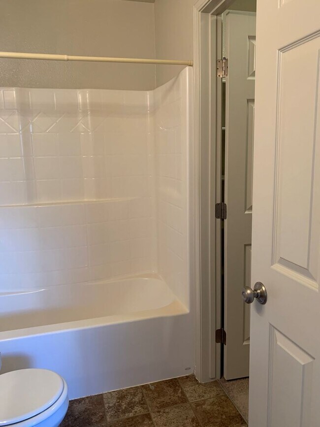 Building Photo - Adorable 3 bed 2 bath home in a quite Cald...