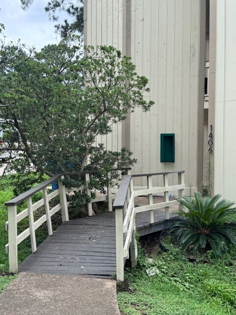 Building Photo - April Villas Triplex