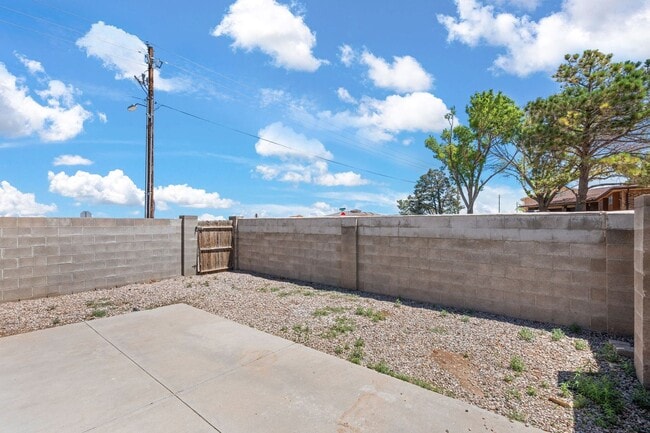 Building Photo - 530 Arizona St