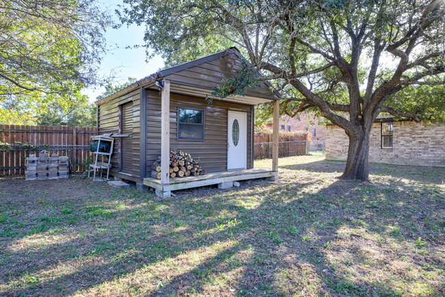 STORAGE SHED INCLUDED!!! Front door and roll up door for your convenience. - 209 Prairie Wind Blvd