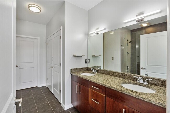 Building Photo - 3400 Malone Dr