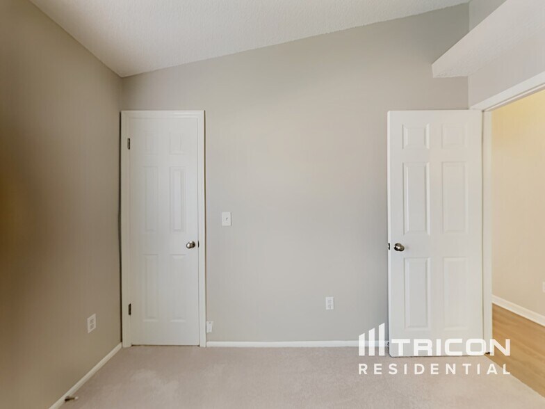 Building Photo - 7227 Edgewater Shores Ct