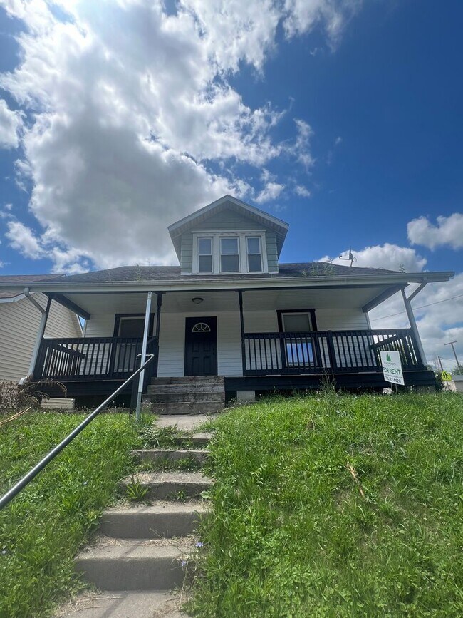 Building Photo - 3 Bedroom Home
