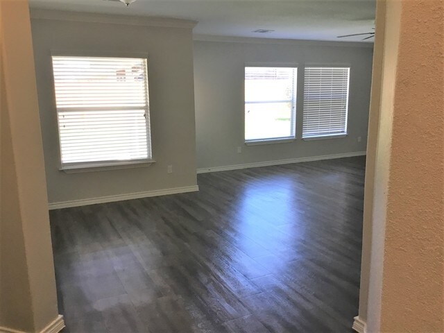 Building Photo - 420 Magnolia Estates Dr
