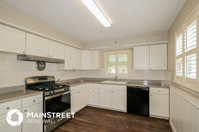 Building Photo - 670 Florland Dr