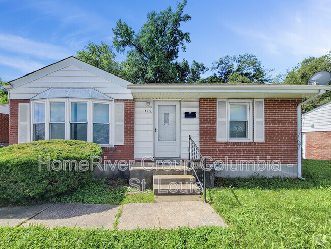 Building Photo - 830 Pershall Rd