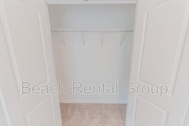 Building Photo - 203 Crescent Wy