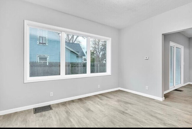 Building Photo - 1029 Sherman Ave