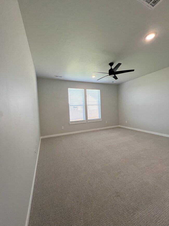 Building Photo - 2285 N Lithodora Ave