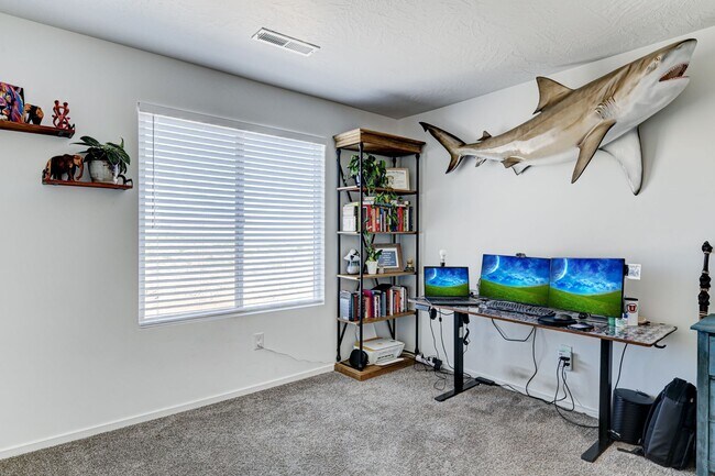 Building Photo - 3 BEDROOM Long Valley Townhome with all the Amenities