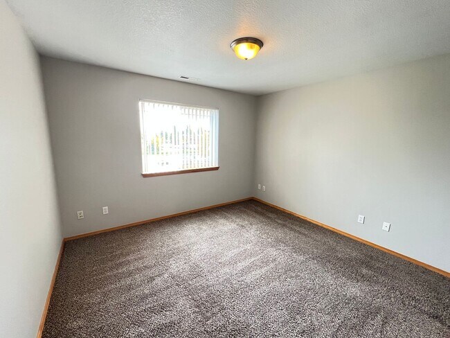 Building Photo - 747-747 SE Tampa St