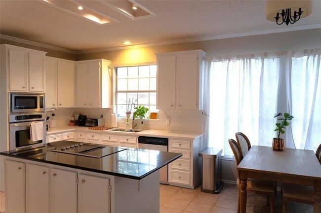 Building Photo - 10106 Vaquero Trail