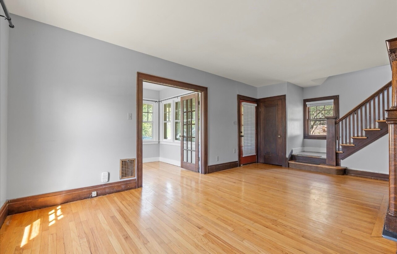 Building Photo - 114 Phelps Pl