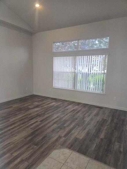 Building Photo - 772 Glen Ct