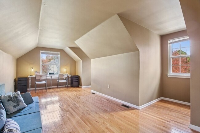 Building Photo - 12 Hansom Rd