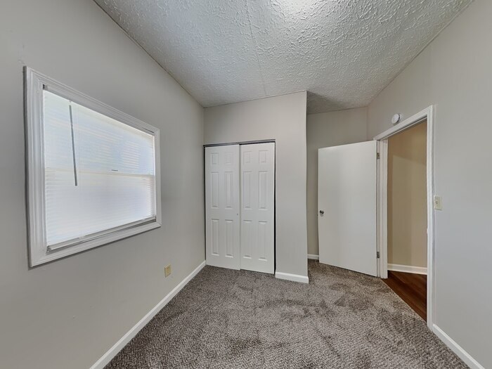 Building Photo - 1502 Elizabeth Dr