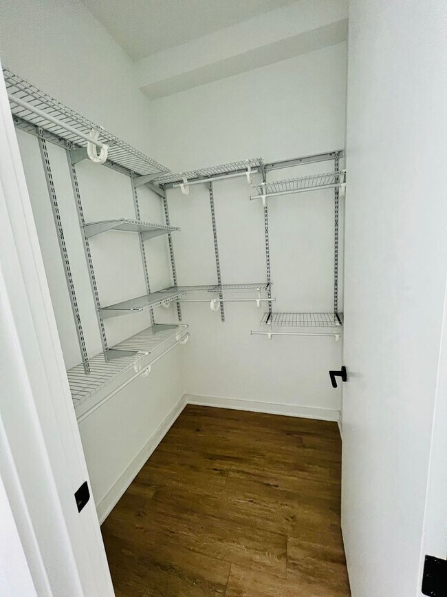 Building Photo - 1306 N Front St